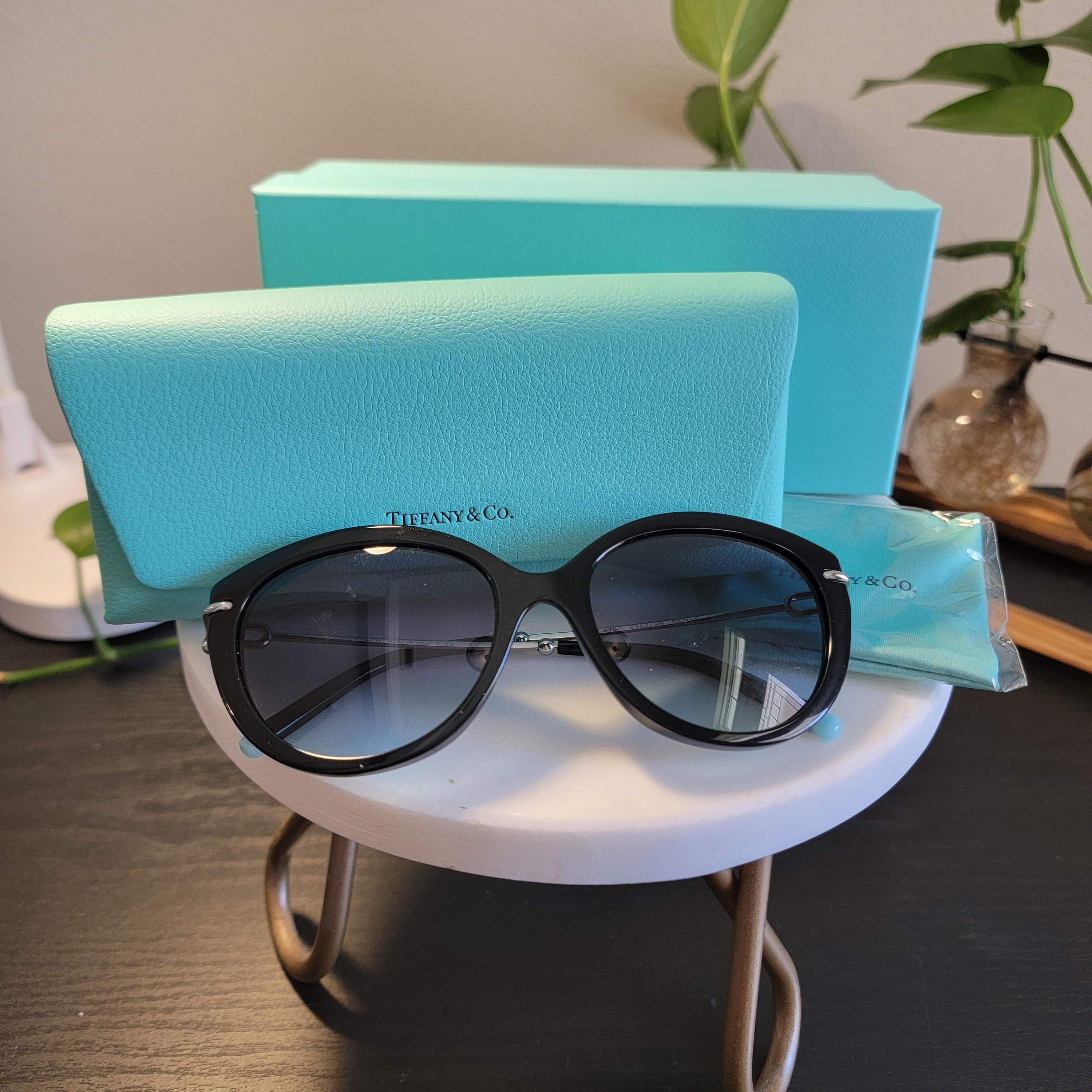 Tiffany & Co. Tf4187 Black & Blue Shaded Cat Eye Sunglasses - Full Set